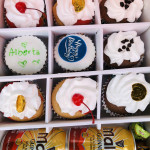 9 pieces cupcakes with drink