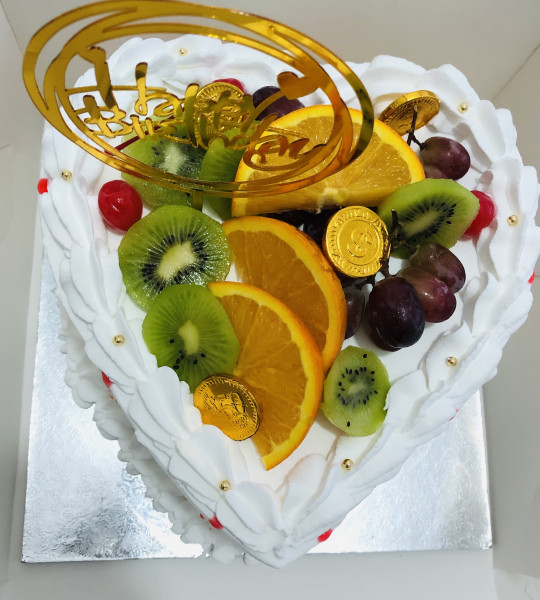 Love Shaped Cake with fruits