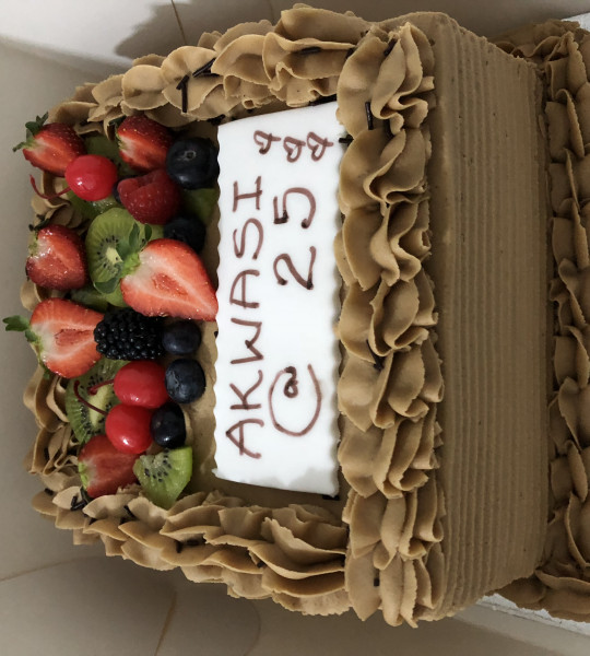 Square Cakes with fruits (Buttercream Icing)