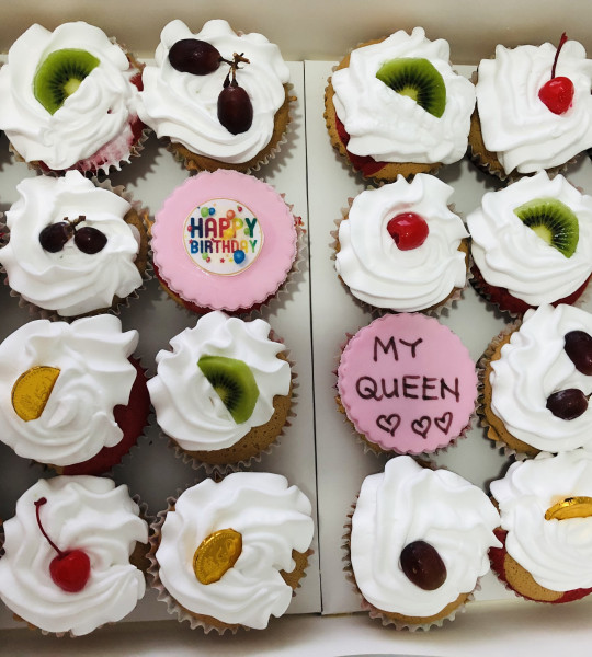 24 pcs cupcakes with fruits