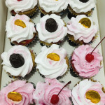 12 pieces cupcakes with fruits